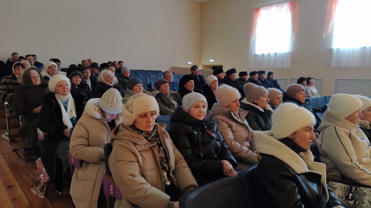 Обсуждение важных вопросов, награждения: в Дрожжановском районе проходят сходы граждан