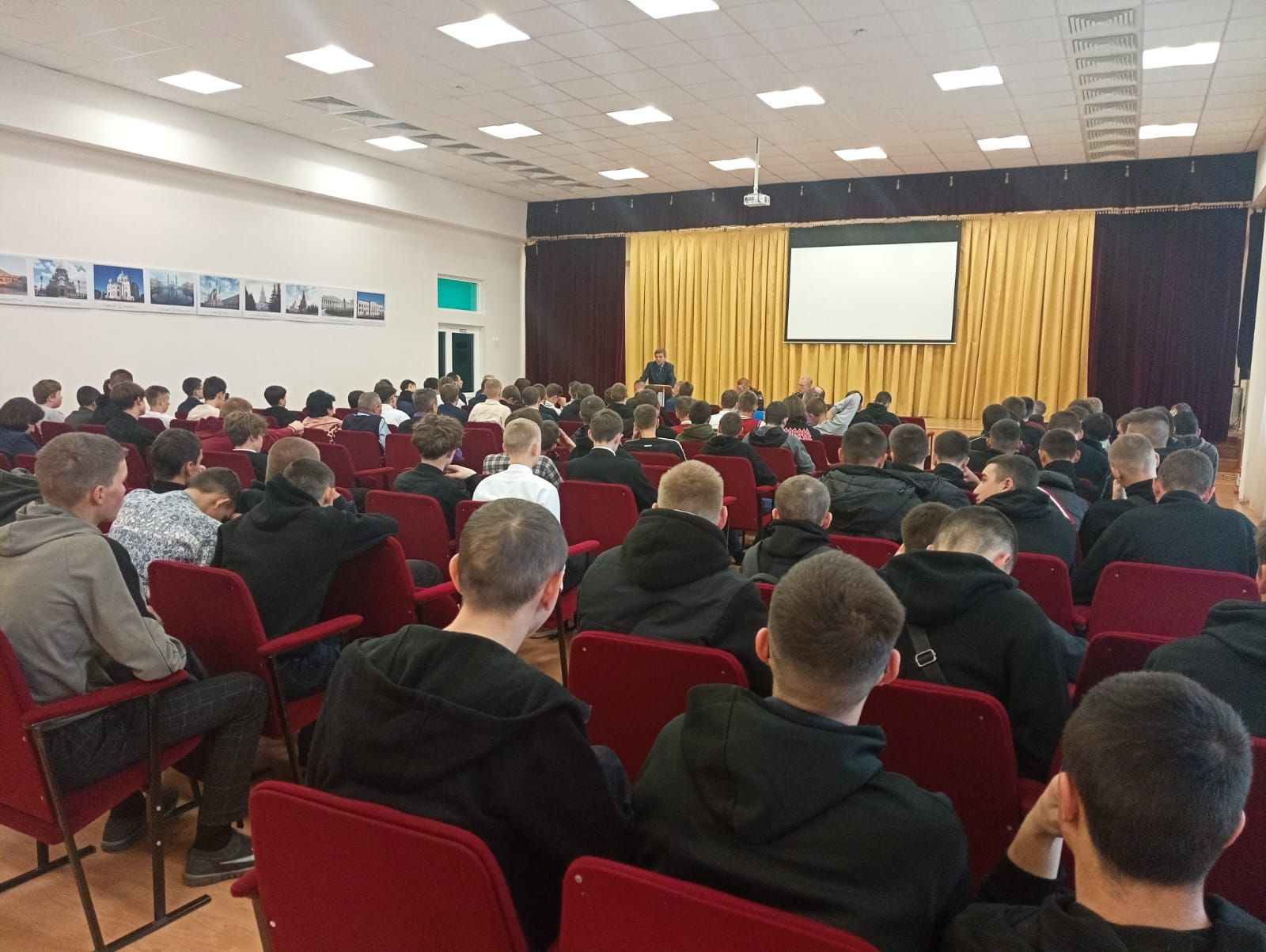 В Стародрожжановской СОШ №1 прошла встреча с представителями Казанского высшего танкового училища