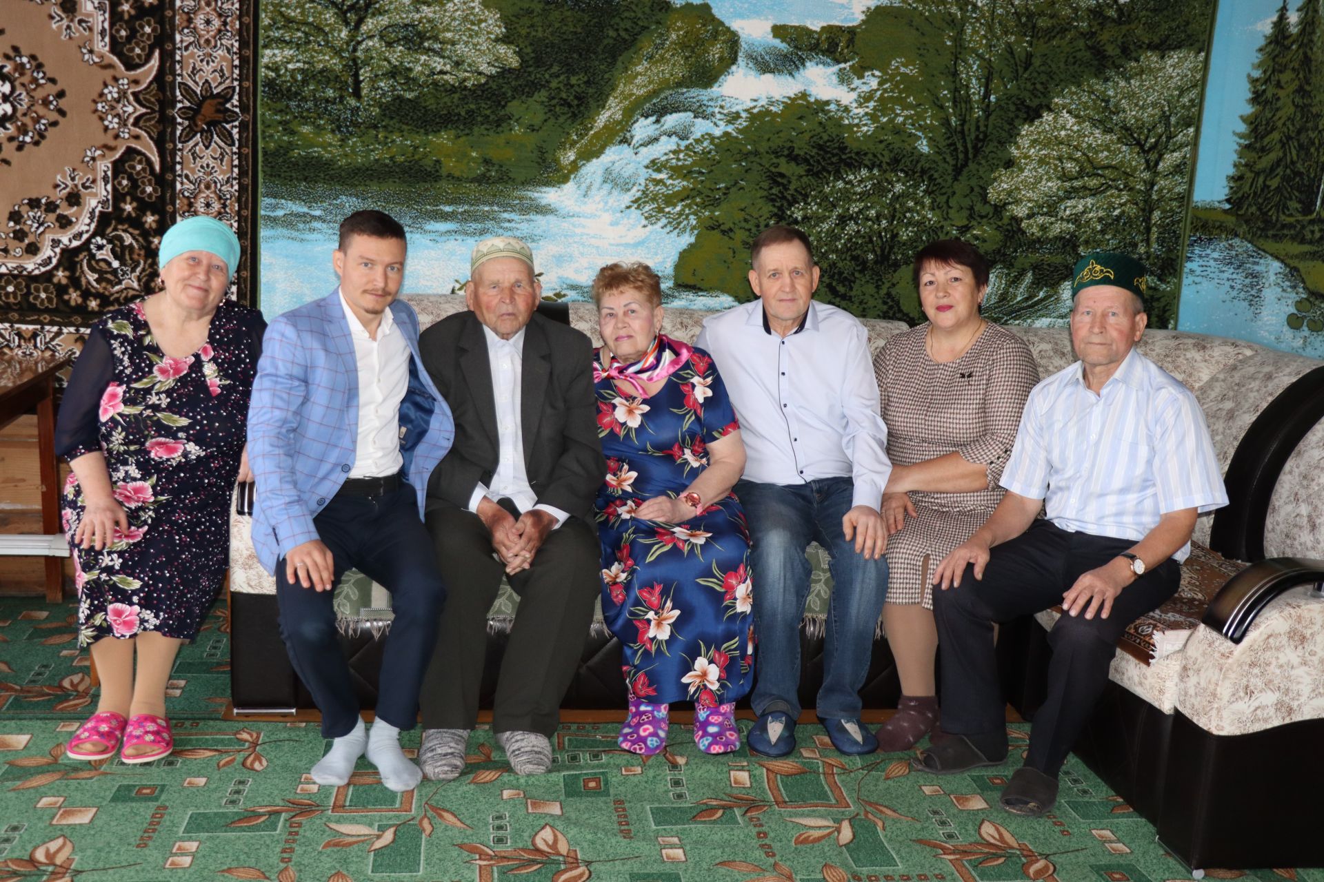 Иске Чүпрәле авылыннан Кәшафетдин Шәрәфетдинов 17 яшендә Донбасс шахтасына эшкә китә