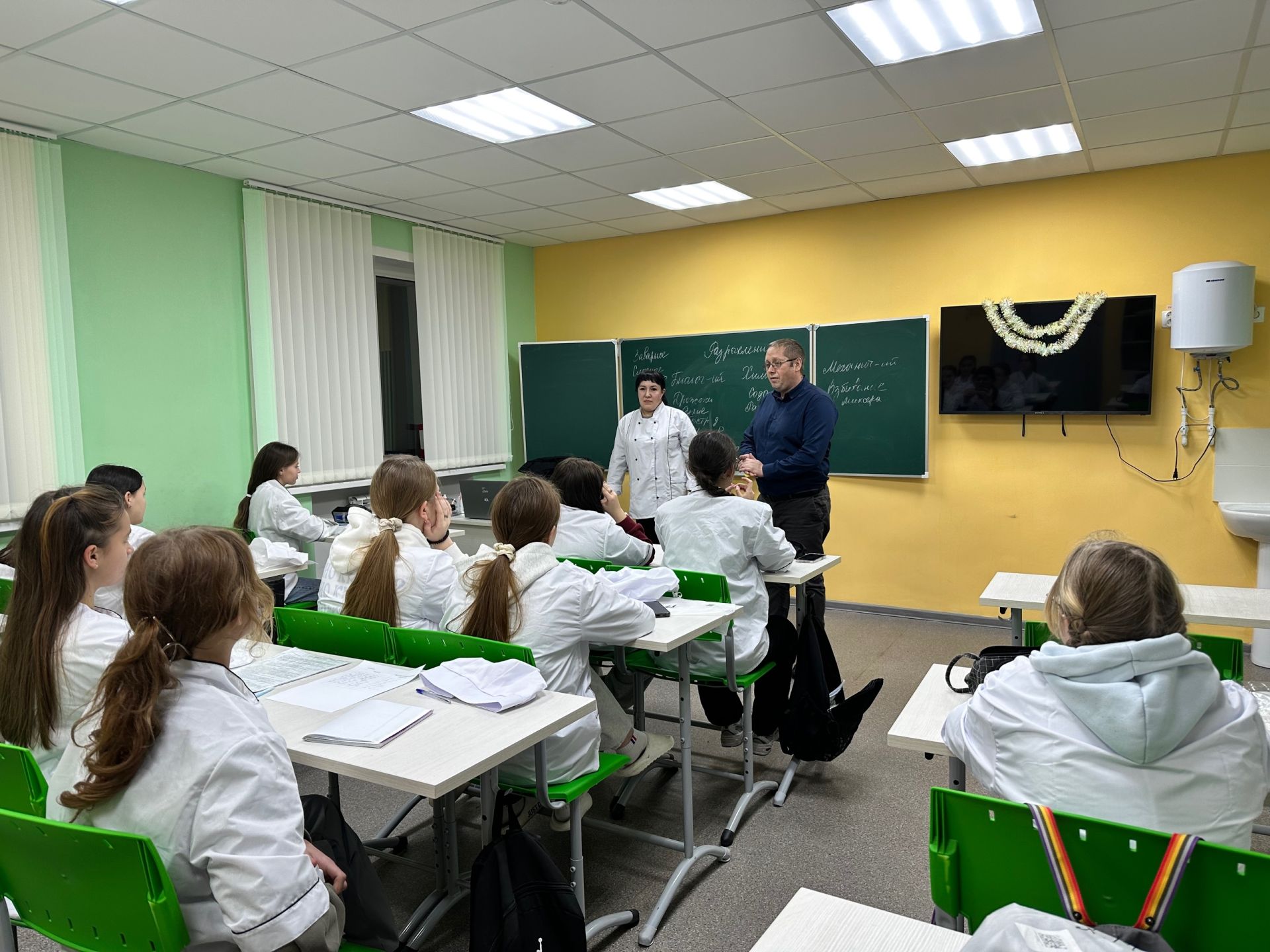 Дрожжановские школьники осваивают профессии оператора дронов и кондитера