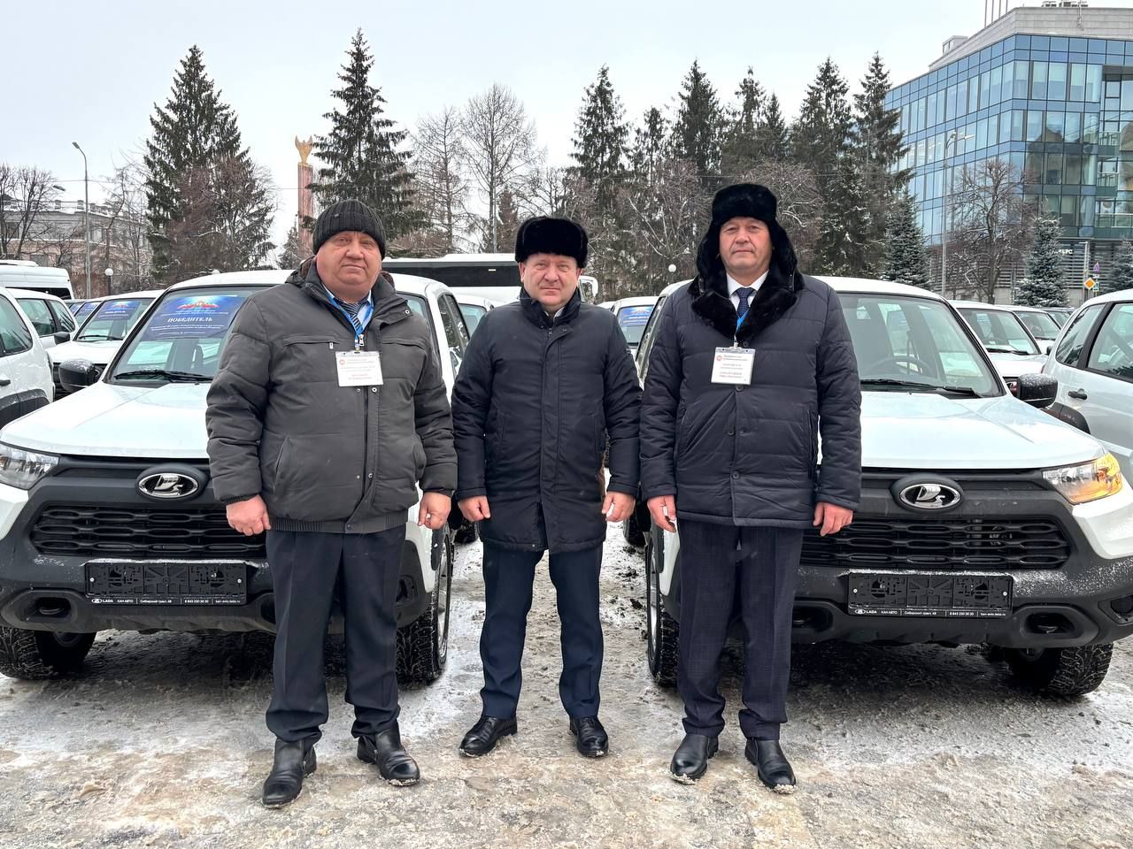 Два сельских поселения из Дрожжановского района получили новые служебные машины