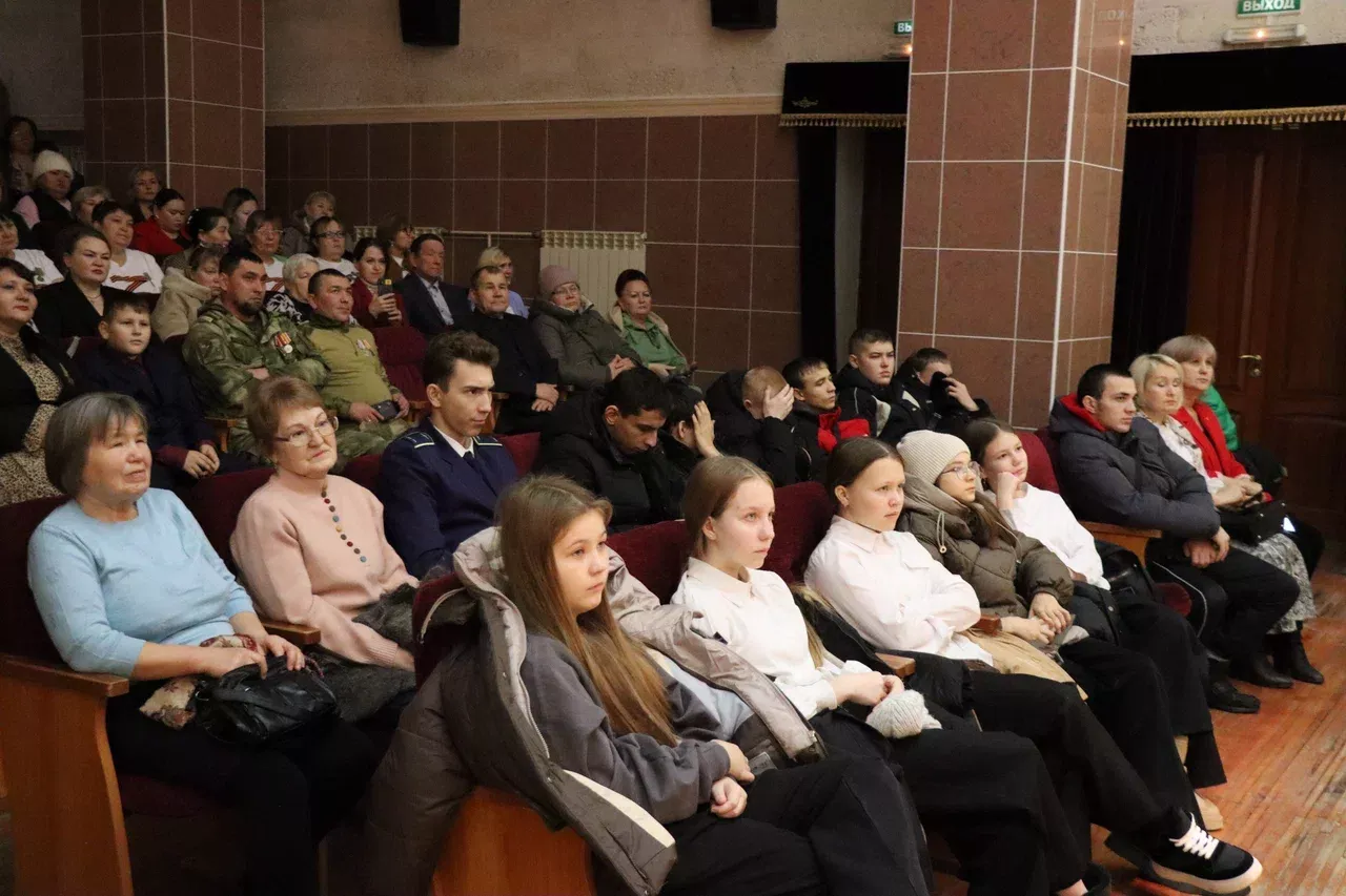В Дрожжановском районе состоялась презентация книги о бойцах СВО «Ангел впереди, а мы за ним»