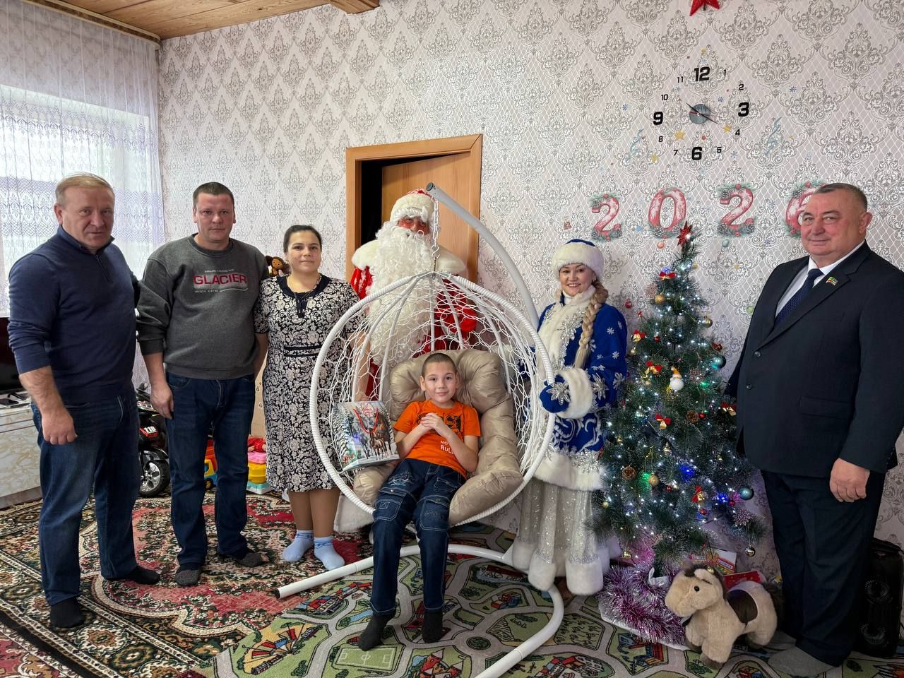 Глава Дрожжановского района Марат Гафаров исполнил новогодние мечты детей в рамках акции «Ёлка желаний»