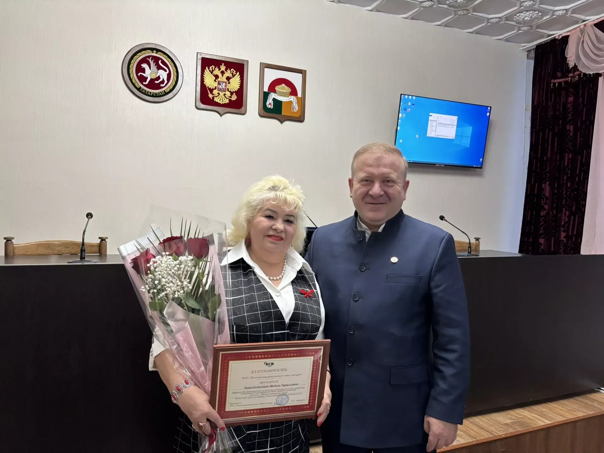 На деловом понедельнике глава района наградил дрожжановцев