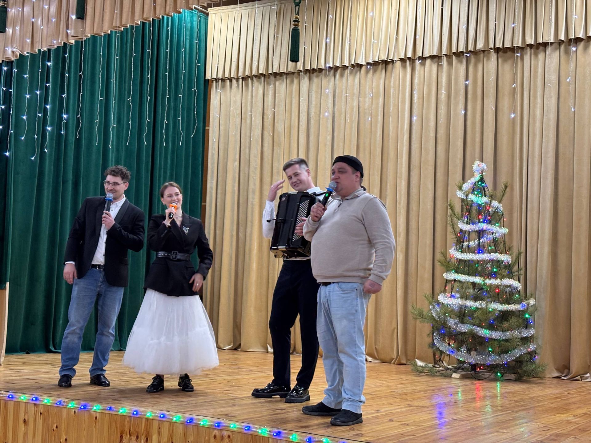 «Радио Болгар» в гостях у победителей: в селе Малая Цильна Дрожжановского района состоялся праздничный концерт