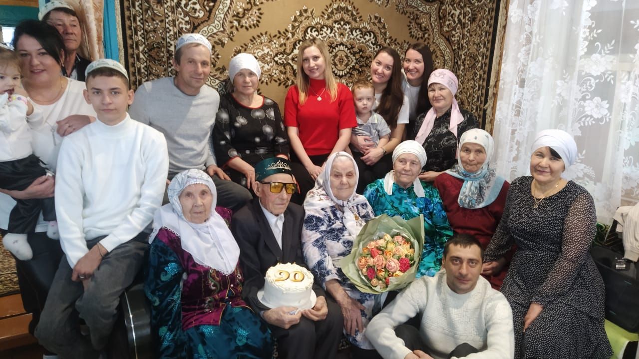 Жителя села Старые Какерли Дрожжановского района РТ Иршата Ситдикова поздравили с 90-летием