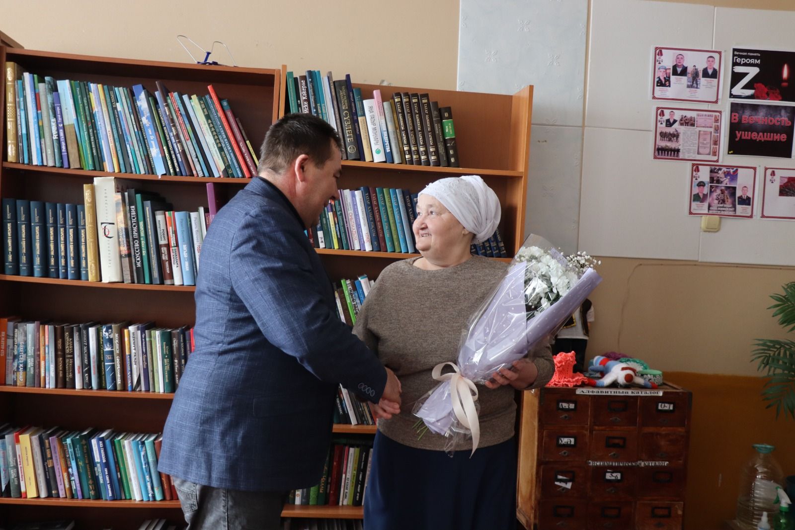 Мунчәли авылында яшәүче Тәскирә Идиятуллинаны юбилее белән котладылар
