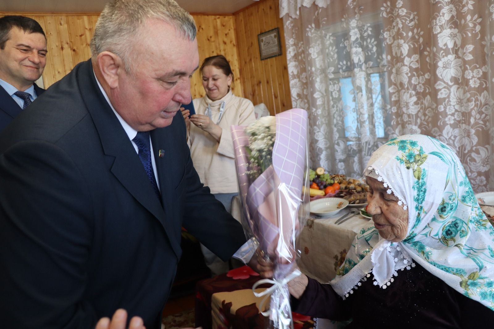 В первый день весны жительницу села Новые Какерли Дрожжановского района РТ Минибану Махмутову поздравили с юбилеем