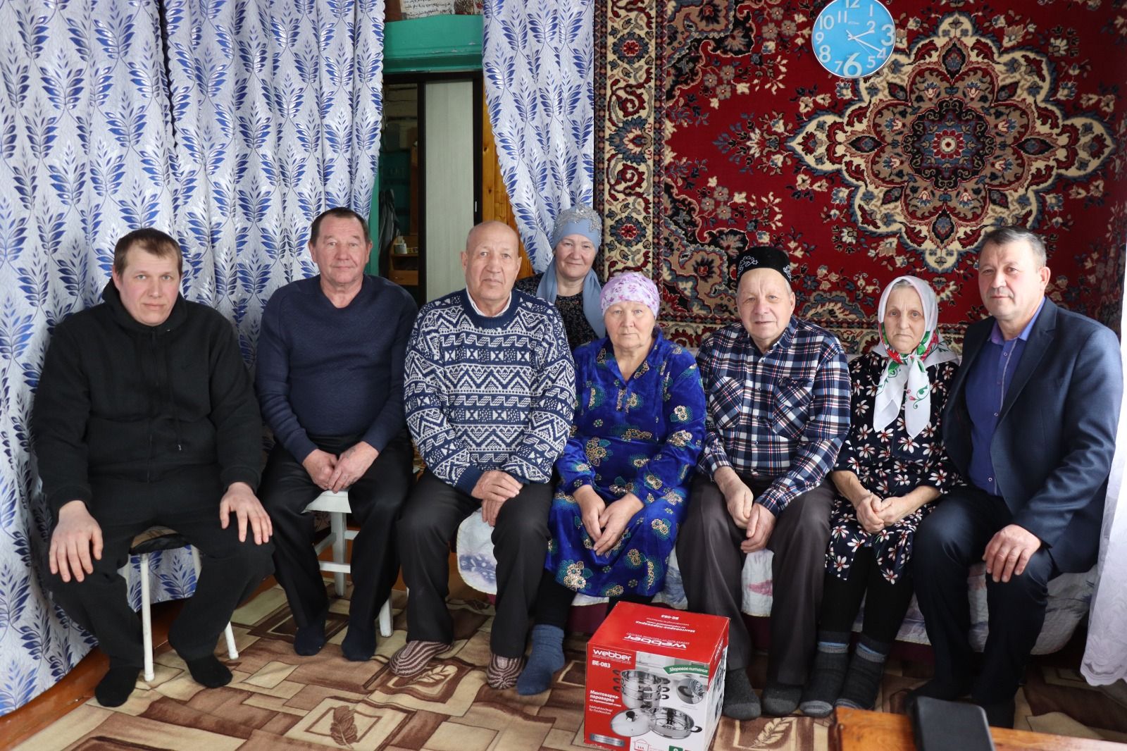 Яшьтән үк тимер-томыр арасында йөреп үскән Мөкатдәм Айсин 28 ел трактора эшли