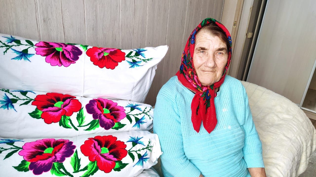 Иске Уби авылында гомер кичерүче Лидия Казакова -унөч баланың кадерле әнисе