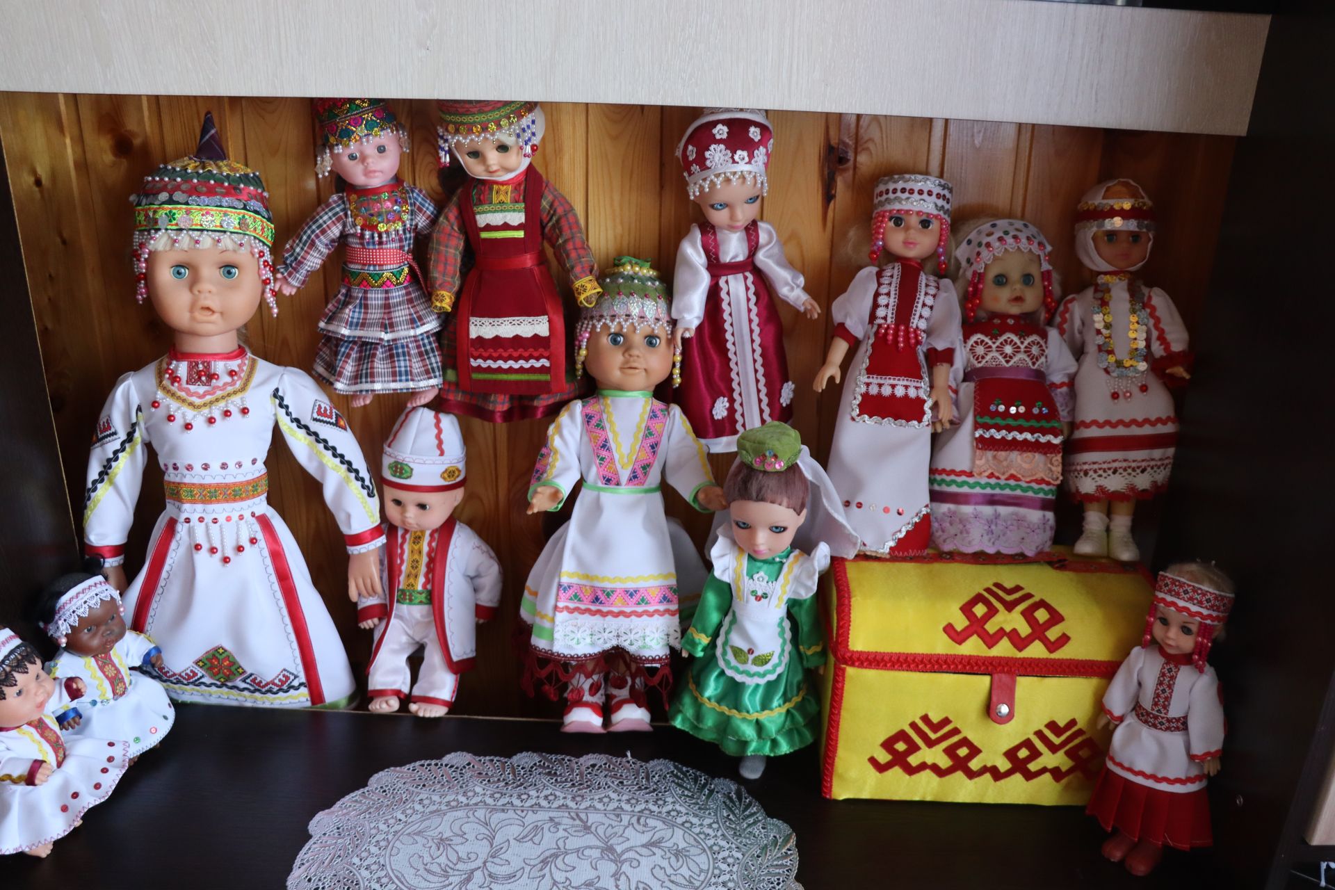 Чүпрәледән Ираида Петровна —нәкыш, милли бизәкләр төшерү белән шөгыльләнә
