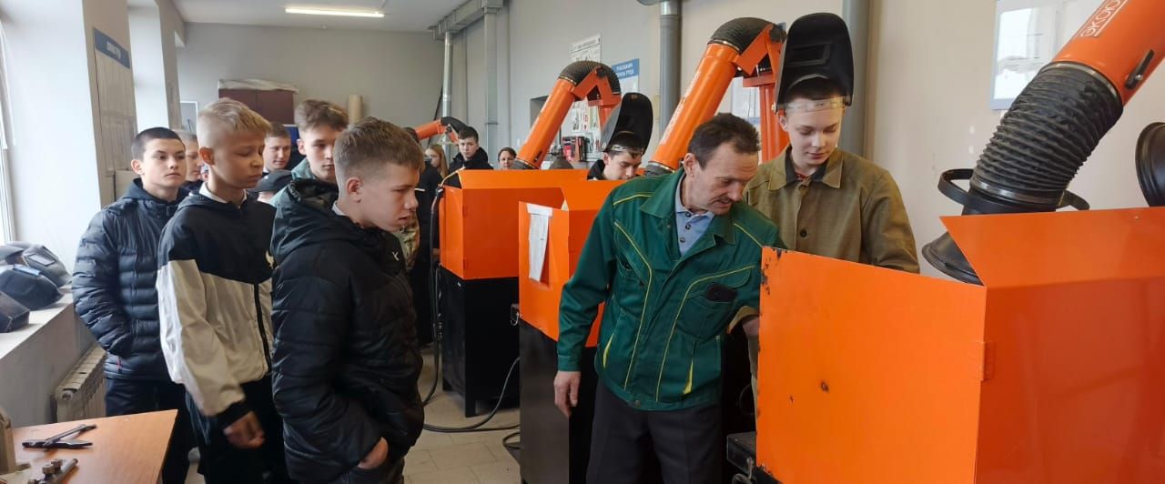 В Дрожжановском техникуме отраслевых технологий прошел фестиваль профессий и ярмарка вакансий