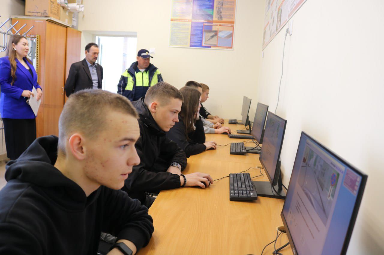 В Дрожжановском техникуме прошел конкурс по автомногоборью среди студентов