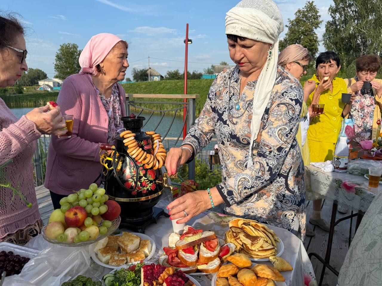 «В гостях у самовара»: пенсионеры Дрожжановского района устроили душевные посиделки