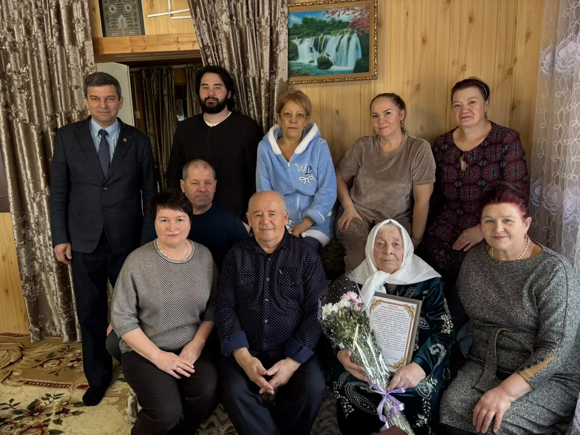Чүпрәледә Рәисә Кәримулла кызы Гаянованы 90 яшьлек юбилее белән котладылар