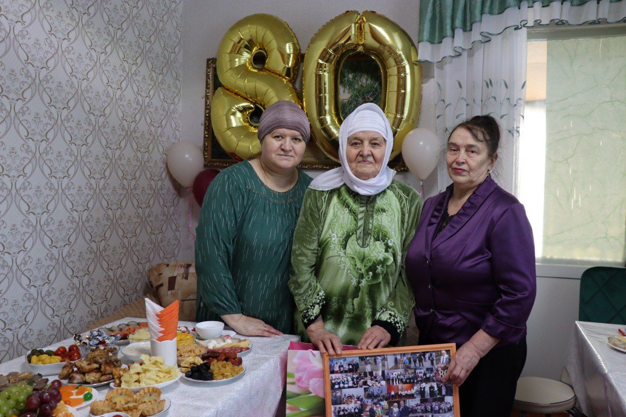 «Серебряный» волонтер Дрожжановского района принимает поздравления с юбилеем