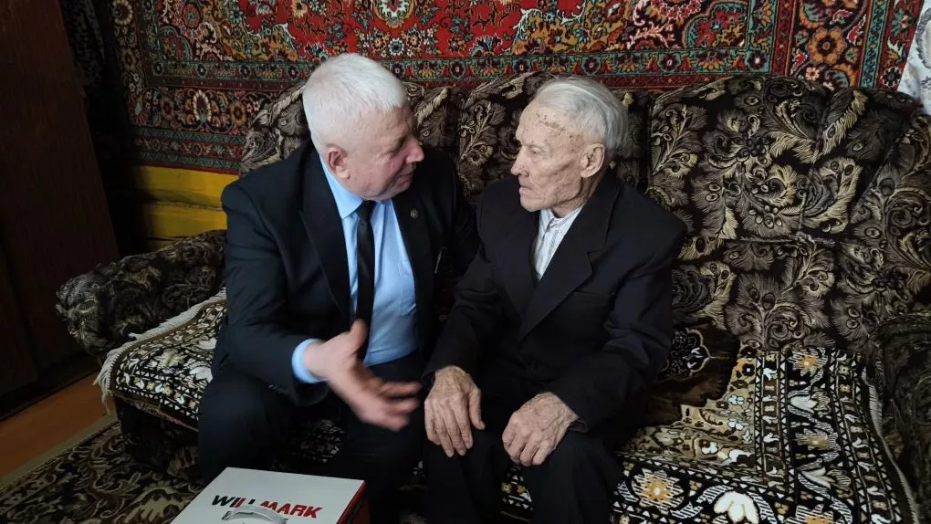 Житель села Новое Ильмово Дрожжановского района Виталий Казаков отмечает 90-летний юбилей