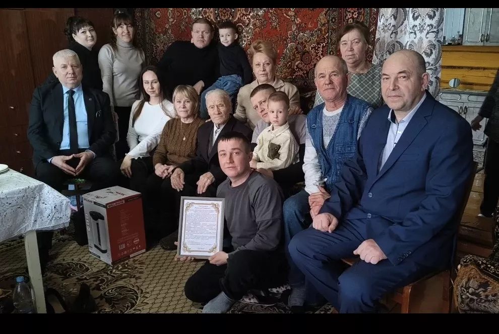 Житель села Новое Ильмово Дрожжановского района Виталий Казаков отмечает 90-летний юбилей