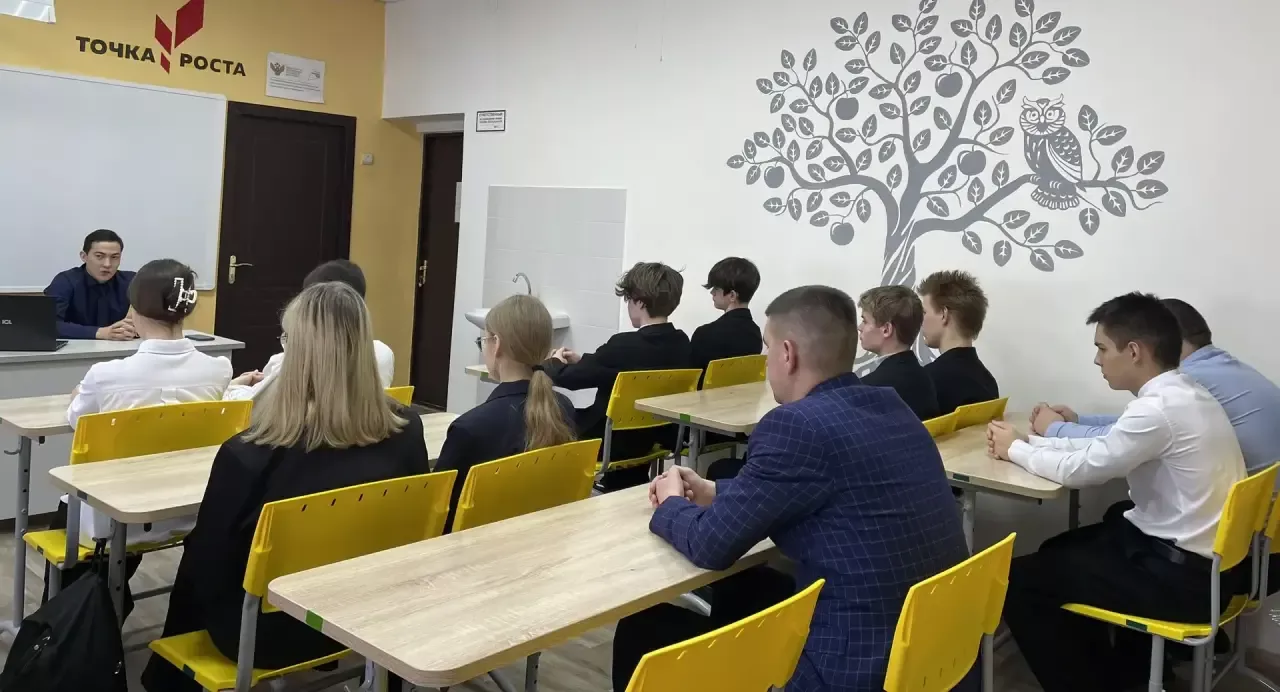 Открытый диалог с помощником прокурора прошел в лицее Дрожжановского района