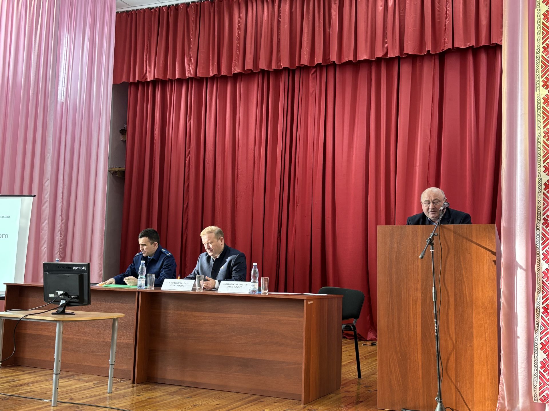 Глава Дрожжановского района провел встречи с жителями Большеаксинского и Городищенского поселений