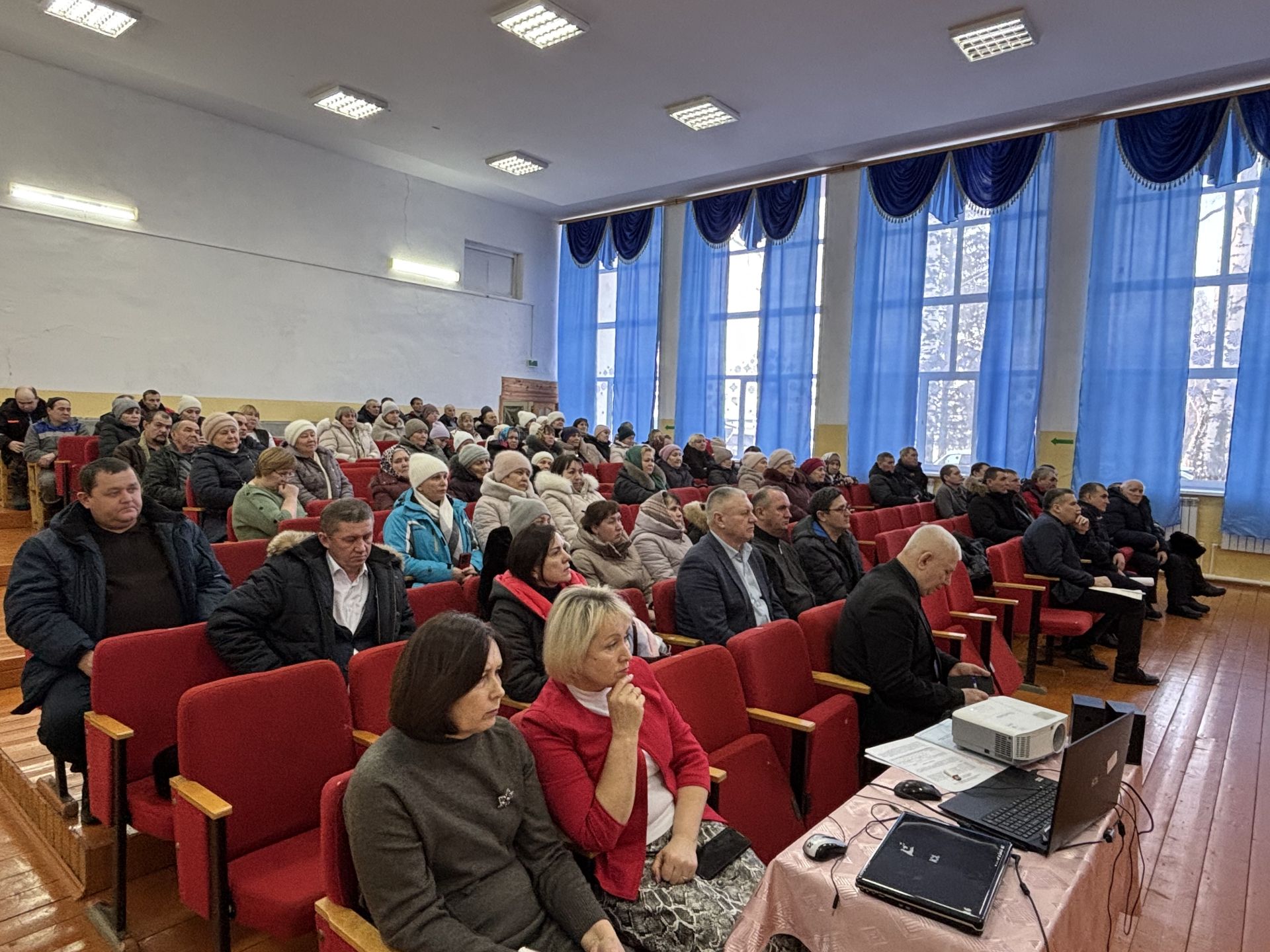 Глава Дрожжановского района провел встречи с жителями Большеаксинского и Городищенского поселений