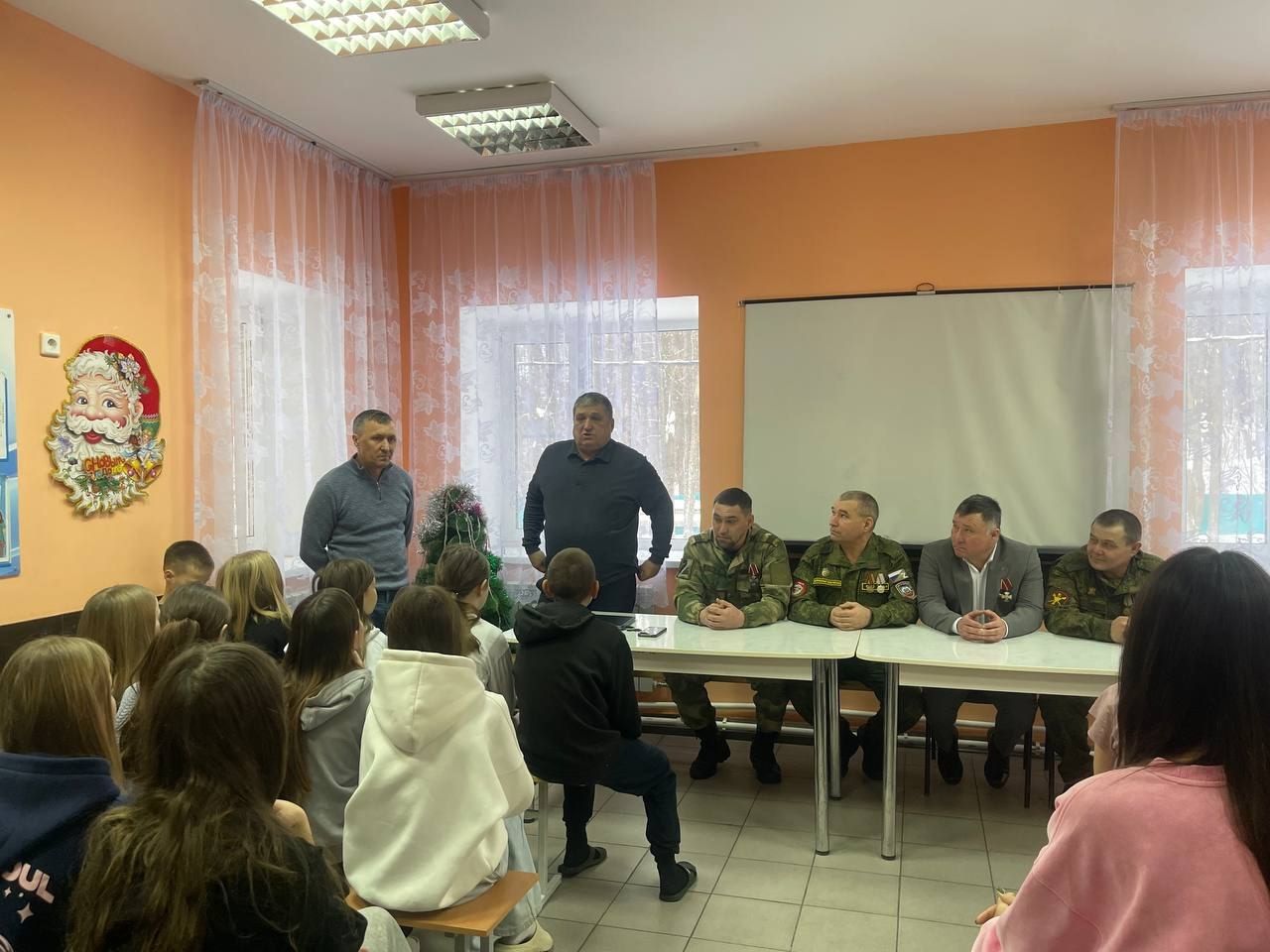 Патриотическую встречу ветераны боевых действий провели с молодежью в лагере «Чайка» Дрожжановского района