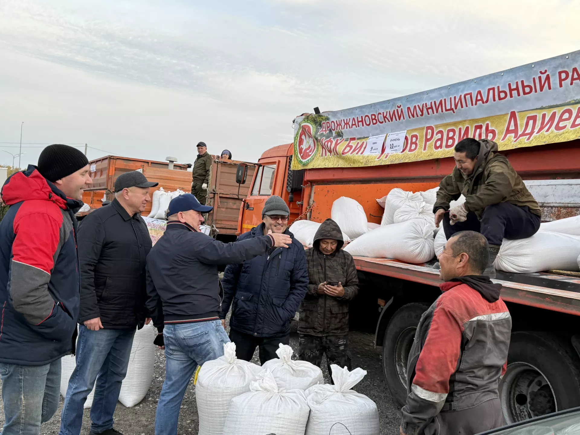 В Дрожжановском районе прошла ярмарка ко Дню пожилого человека