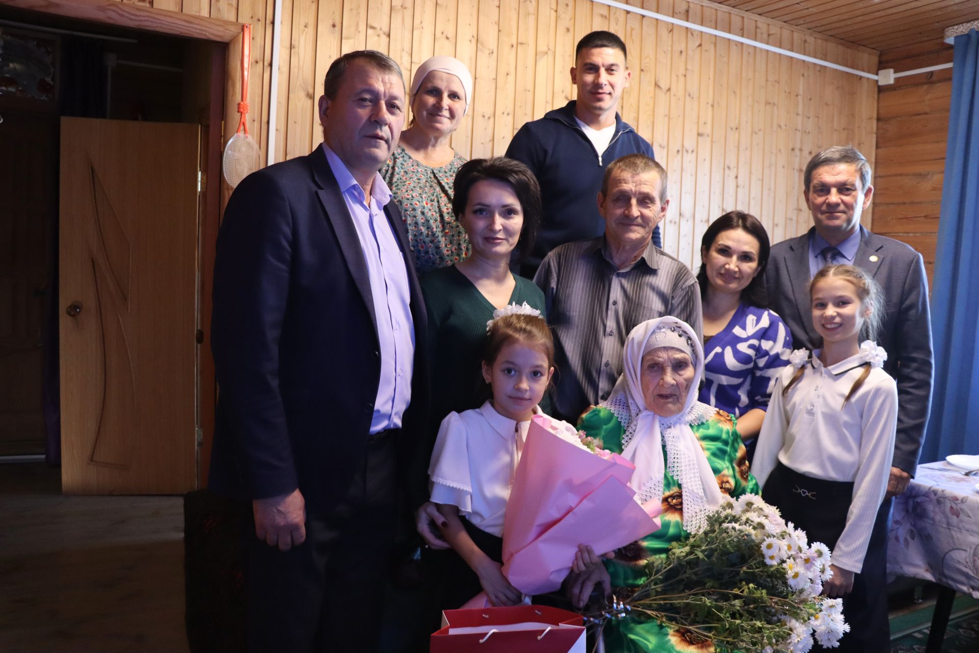Татар Бизнәсе авылында яшәүче Шәмсеруй Миңнебай кызы Садеевага  97 яшь тулды
