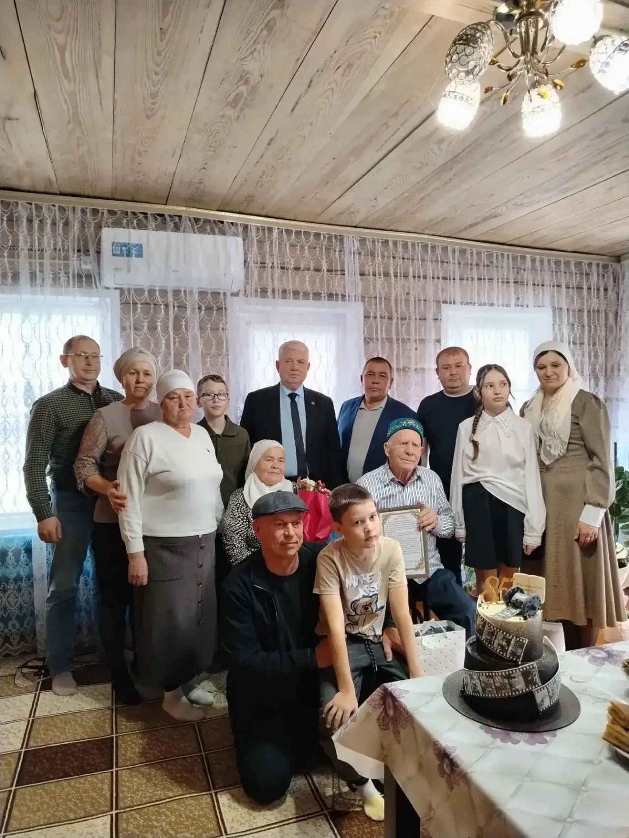В Дрожжановском районе с 85-летием поздравили отца ветерана боевых действий