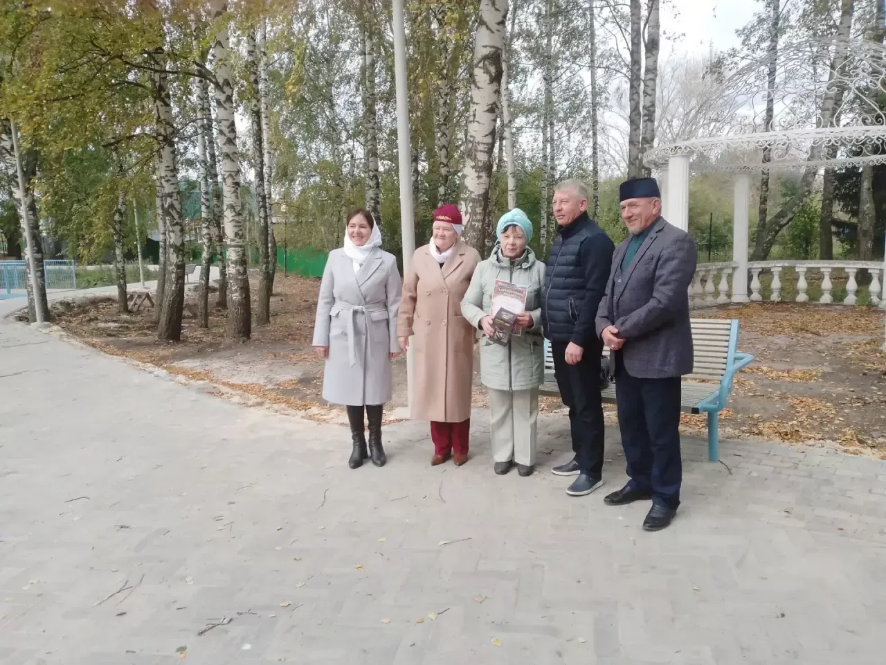 Праздник для старшего поколения прошёл в парке «Выпускников» Дрожжановского района