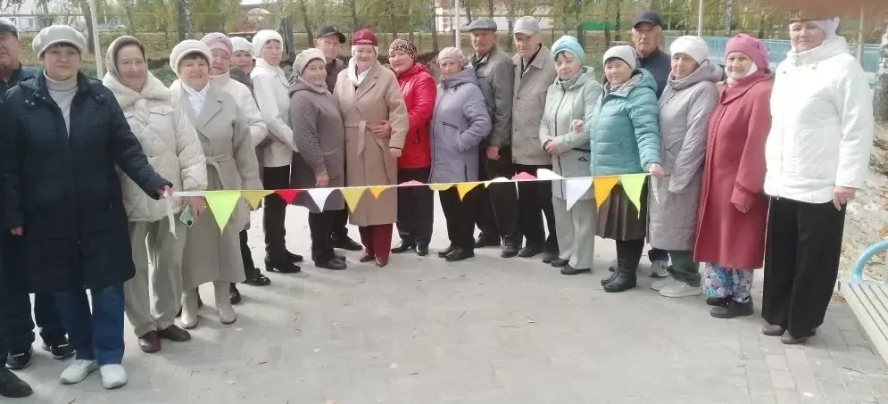 Праздник для старшего поколения прошёл в парке «Выпускников» Дрожжановского района
