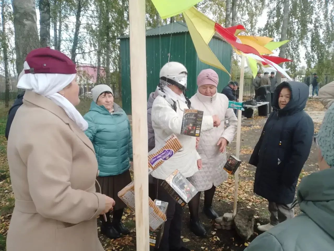 Праздник для старшего поколения прошёл в парке «Выпускников» Дрожжановского района