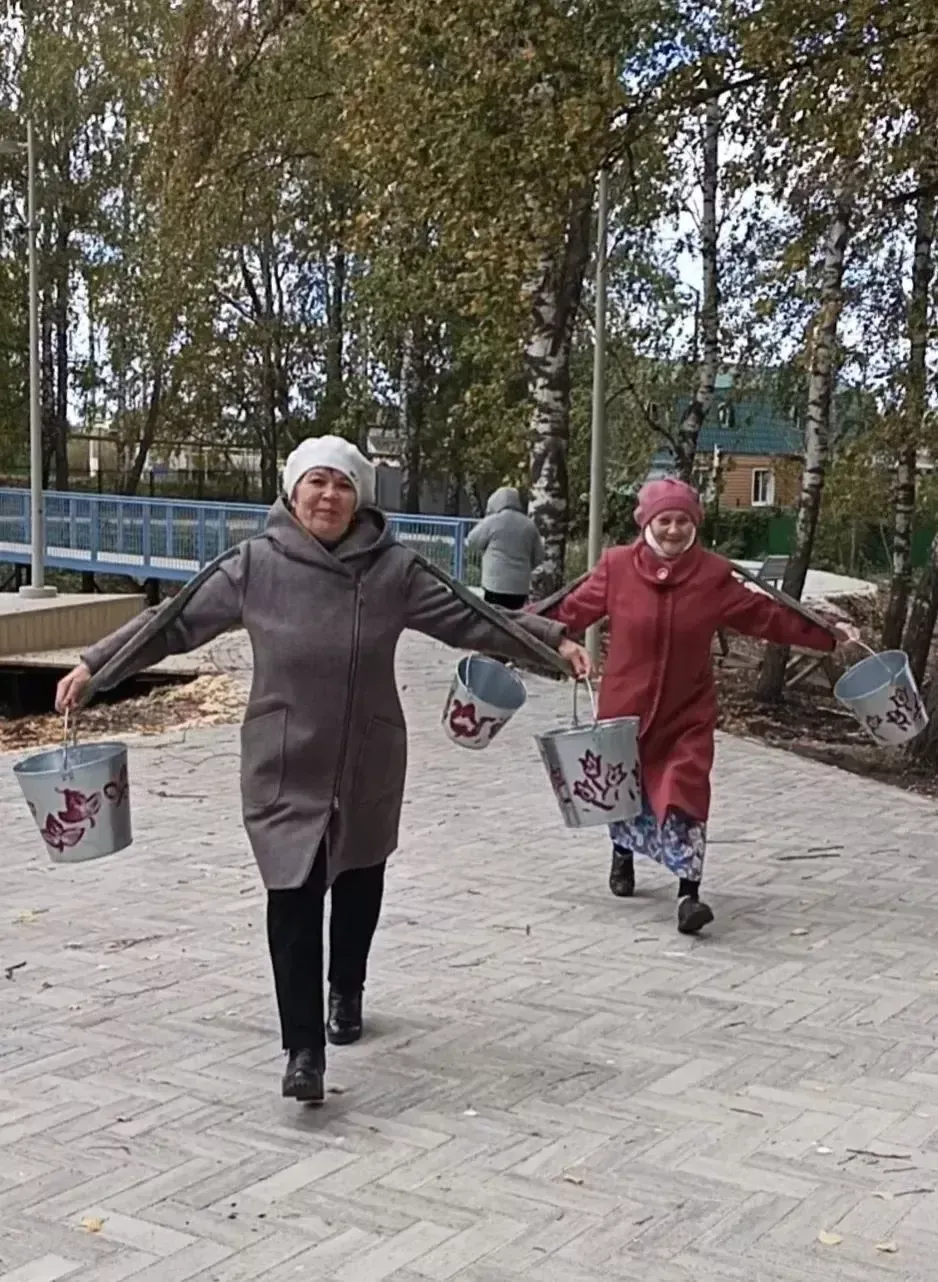 Праздник для старшего поколения прошёл в парке «Выпускников» Дрожжановского района