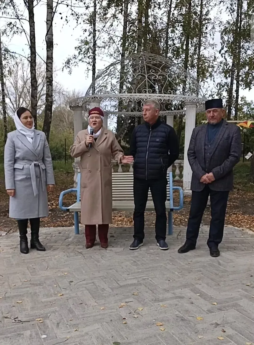 Праздник для старшего поколения прошёл в парке «Выпускников» Дрожжановского района
