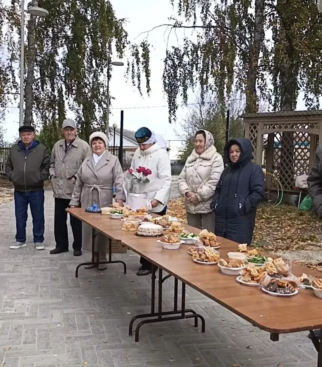 Праздник для старшего поколения прошёл в парке «Выпускников» Дрожжановского района