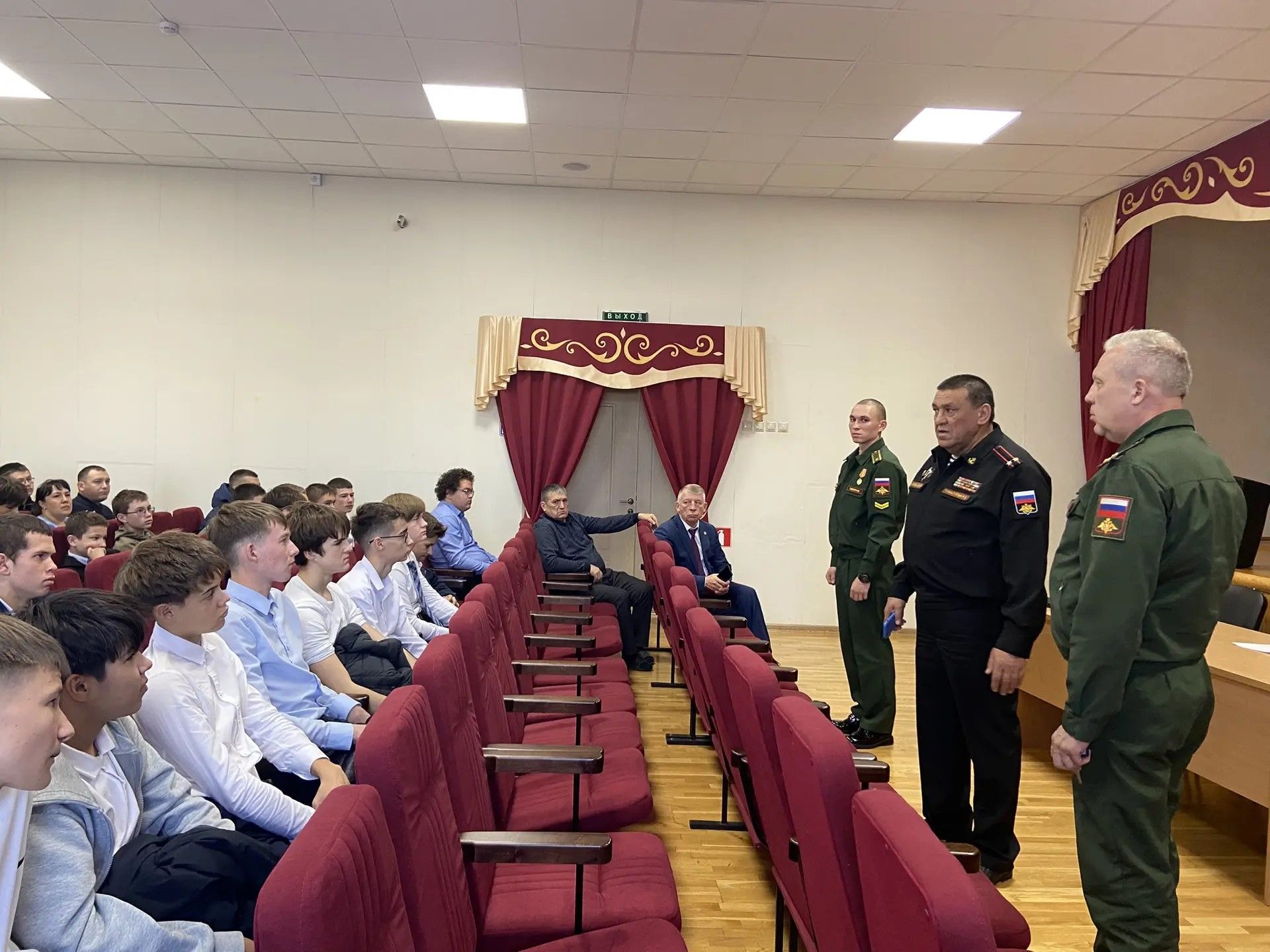 Выпускники школ и техникума Дрожжановского района узнали о военном образовании