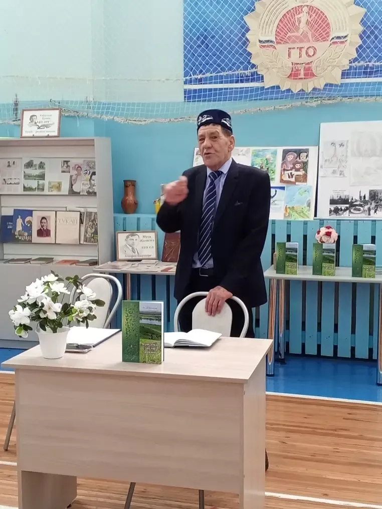 В Дрожжановском районе презентовали первую книгу местного поэта Ади Мохитова