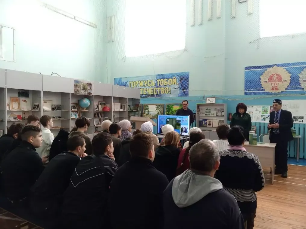 В Дрожжановском районе презентовали первую книгу местного поэта Ади Мохитова