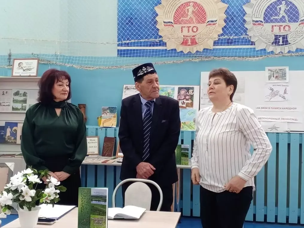 В Дрожжановском районе презентовали первую книгу местного поэта Ади Мохитова