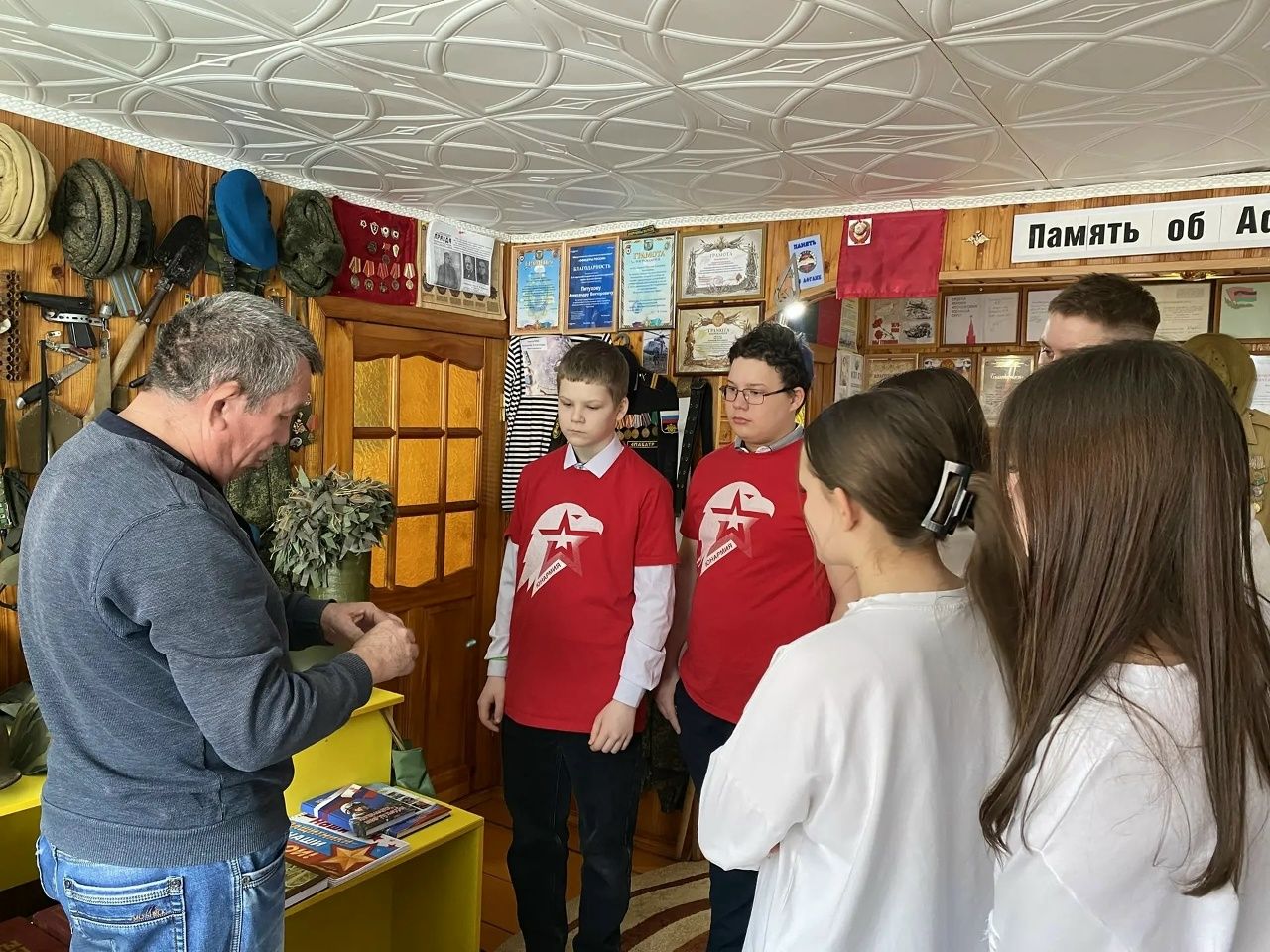 Учащиеся Чувашско-Дрожжановской школы посетили уникальную экспозицию в доме ветерана боевых действий