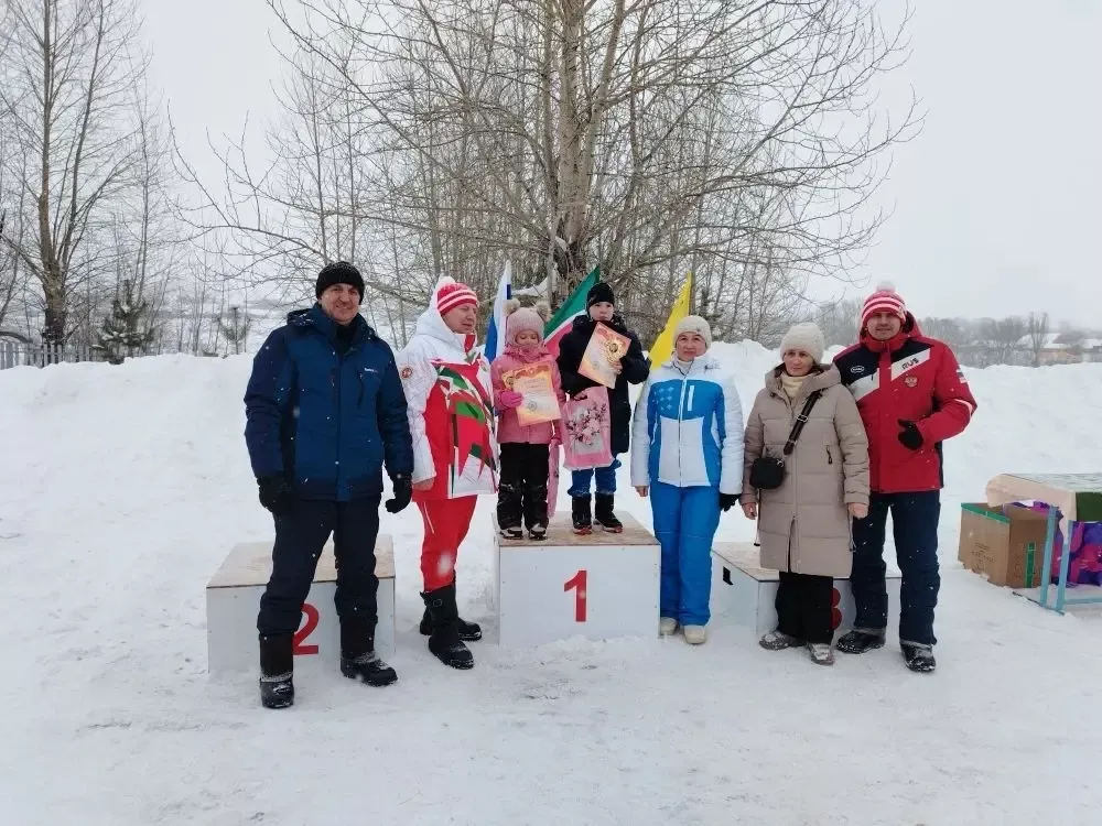 Внуки Героя труда Лазаря Дергунова организовали лыжные гонки в его честь в Дрожжановском районе