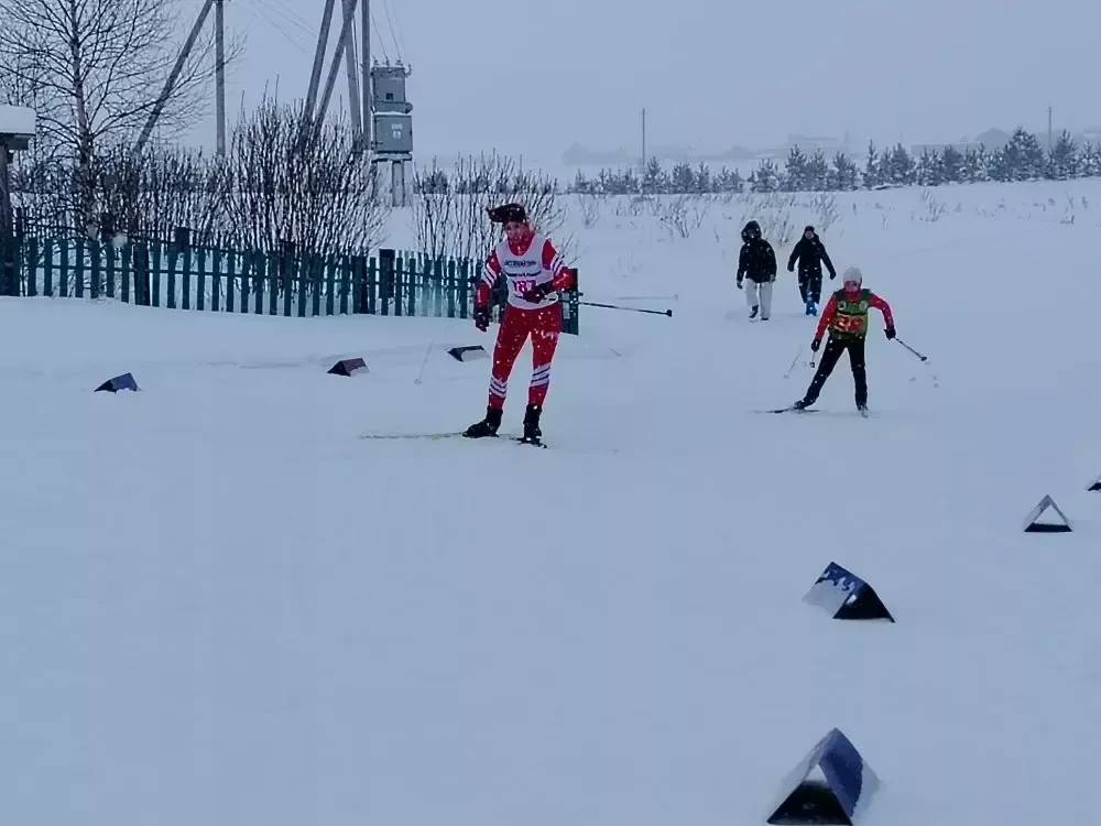 Внуки Героя труда Лазаря Дергунова организовали лыжные гонки в его честь в Дрожжановском районе