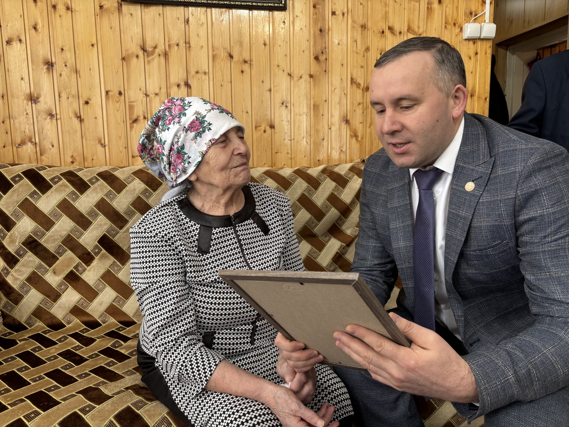 Жительница Дрожжановского района Мария Лухманова встречает 90-летие в кругу большой семьи