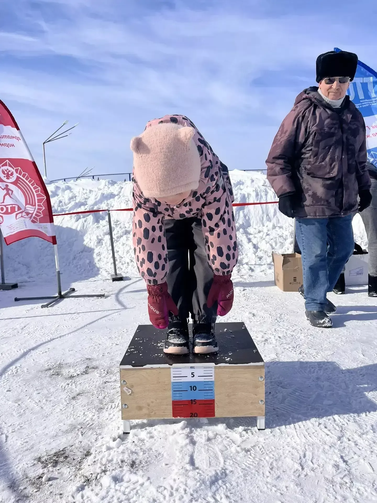 В Дрожжаном во время праздника проводы зимы работала мобильная площадка комплекса ГТО