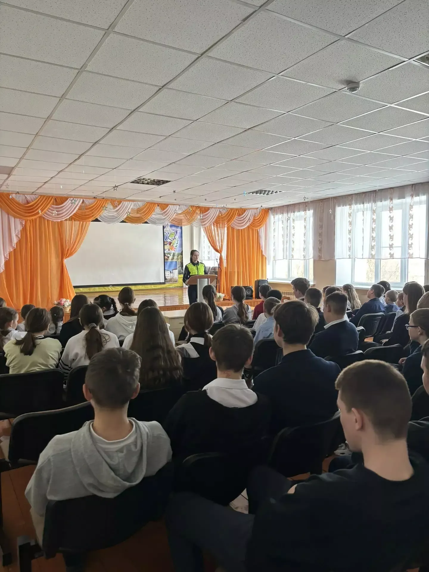 Весенние каникулы: автоинспекторы проводят уроки безопасности в школах Дрожжановского района