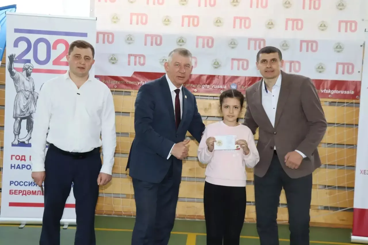 На открытии фестиваля ГТО в Дрожжаном вручили золотые знаки отличия