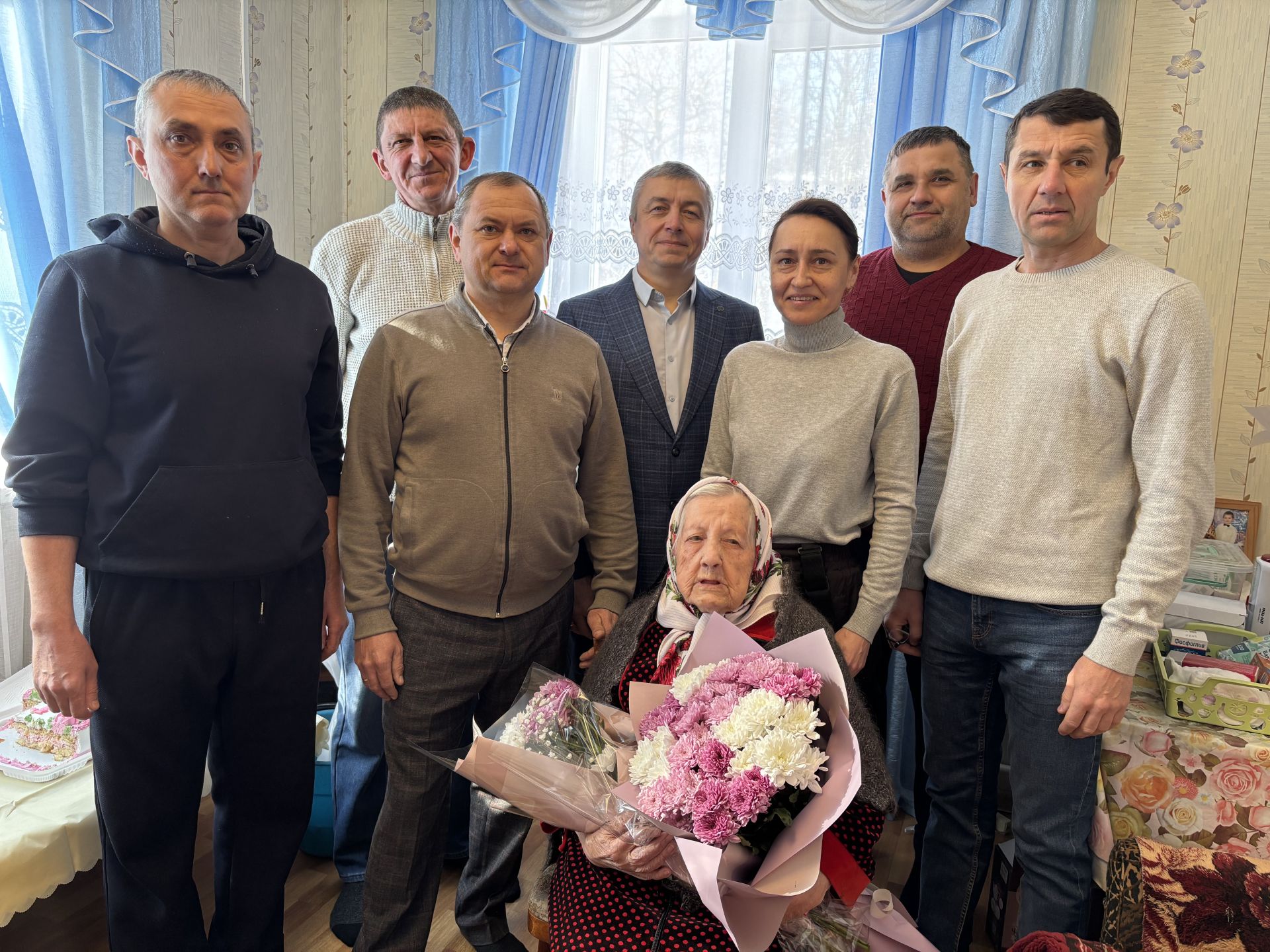 Ветеран педагогического труда Роза Юсупова из Дрожжановского района принимает поздравления с 95-летием