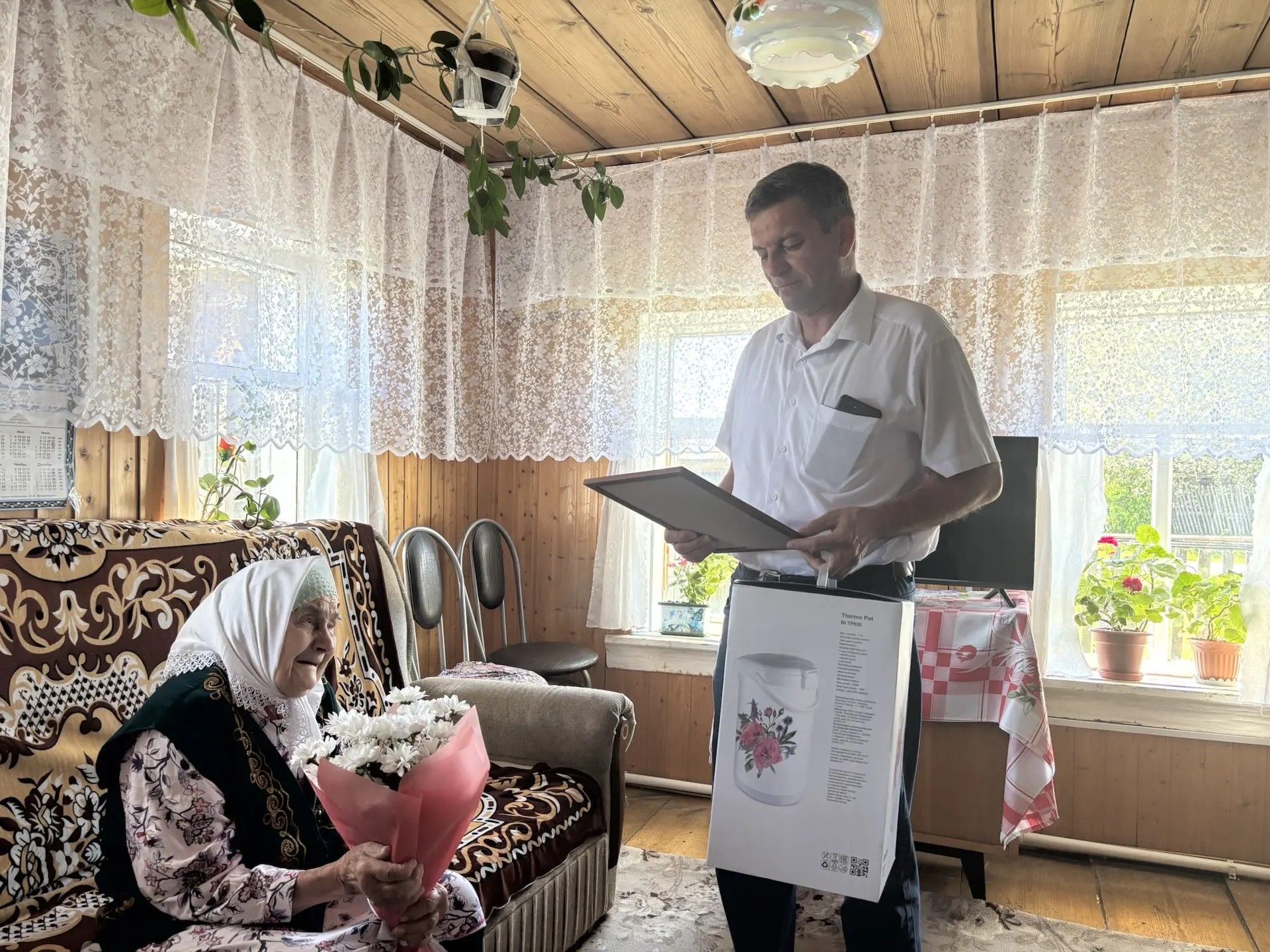 В Дрожжановском районе поздравили с 90-летием Салиму Калимулловну Хасанову