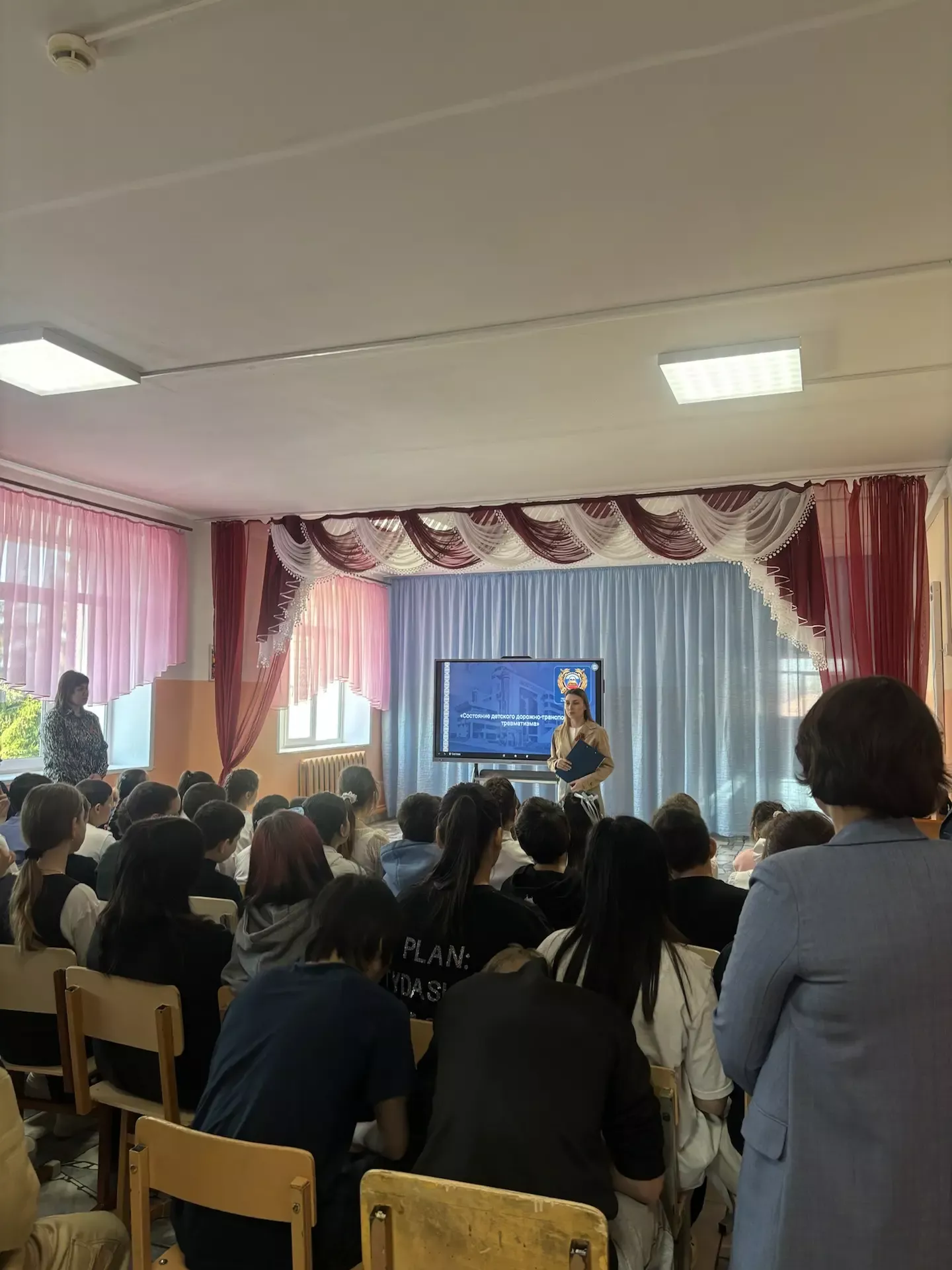В Убеевской школе провели урок БДД и раздали Георгиевские ленточки