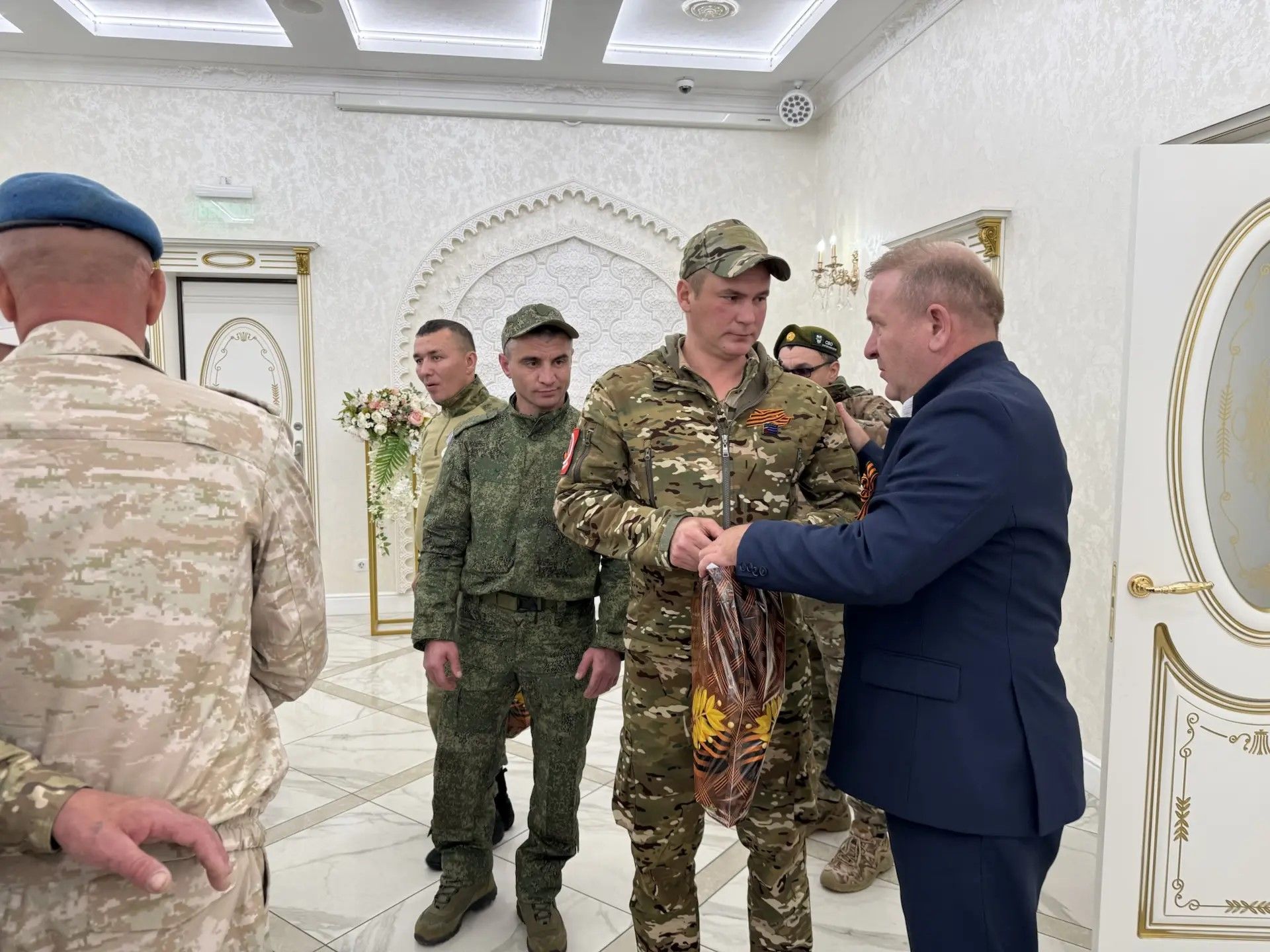 Глава Дрожжановского района Марат Гафаров  встретился с участниками СВО в День Победы